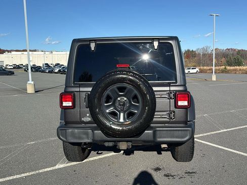 Used 2019 Jeep Wrangler Unlimited Sport image 8