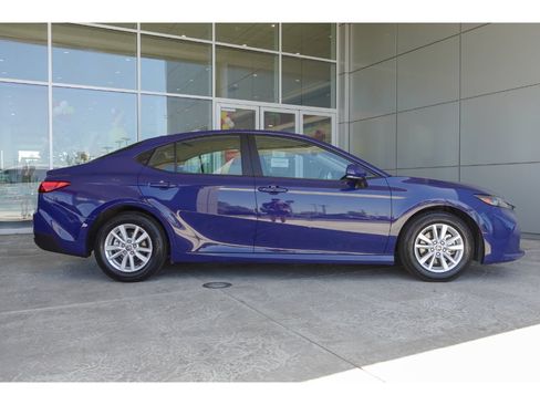 Used 2025 Toyota Camry LE FWD image 4