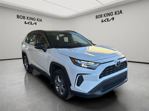 Used 2024 Toyota RAV4 XLE w/ Convenience Package FWD image 7