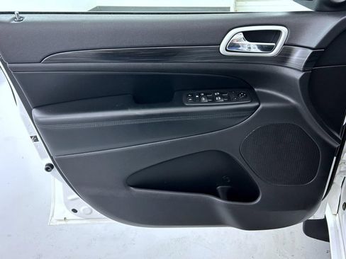 Used 2021 Jeep Grand Cherokee Laredo X AWD/4WD image 9