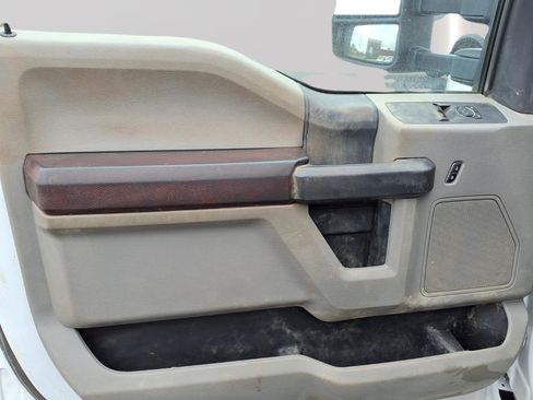 Used 2022 Ford F550 2WD Regular Cab Super Duty image 11