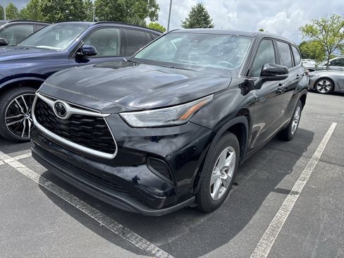 Used 2023 Toyota Highlander L FWD image 13
