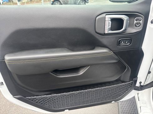 Certified 2024 Jeep Wrangler Sahara w/ Technology Group image 15