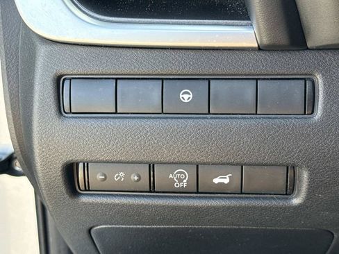 Certified 2024 Nissan Rogue SV FWD image 33