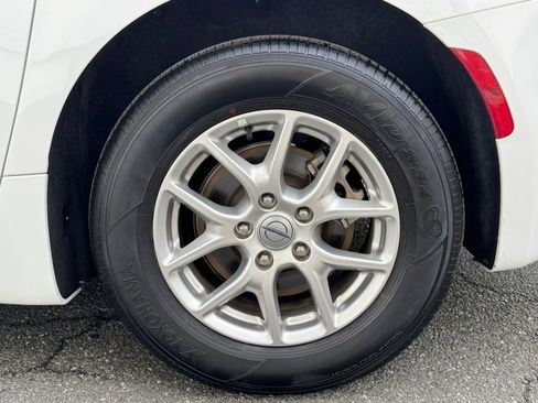 Used 2024 Chrysler Pacifica Touring-L image 35