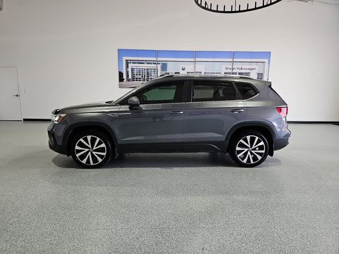 Certified 2023 Volkswagen Taos SE w/ Panoramic Sunroof Package FWD image 5