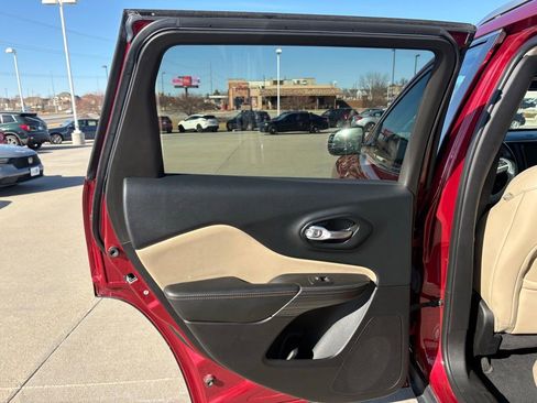 Used 2015 Jeep Cherokee Limited image 33