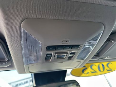 Used 2025 Toyota RAV4 XLE Premium image 15