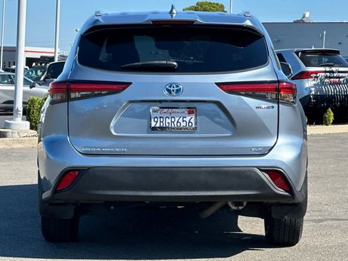 Used 2022 Toyota Highlander XLE AWD/4WD image 8