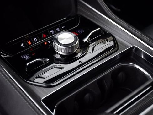 Used 2023 Jeep Wagoneer Series III w/ Premium Group I image 12