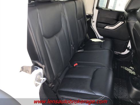 Used 2014 Jeep Wrangler Unlimited Rubicon w/ Connectivity Group image 20