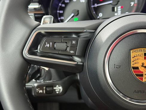 Certified 2026 Porsche Macan AWD/4WD image 17