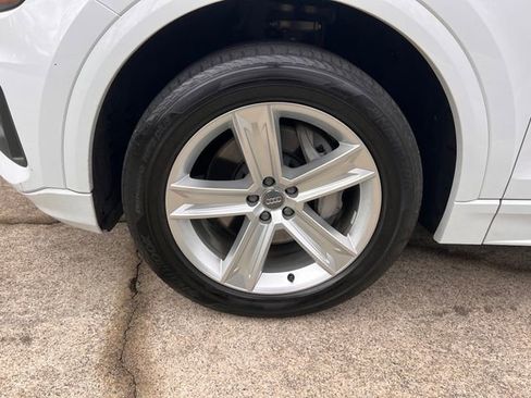 Used 2019 Audi Q8 Premium w/ Convenience Package image 36