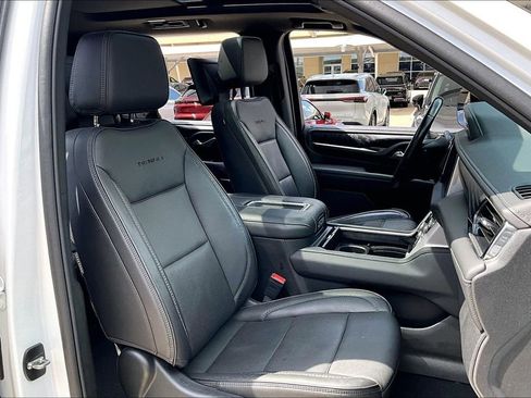 Used 2024 GMC Yukon Denali w/ Denali Reserve Package AWD/4WD image 8