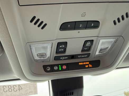 Used 2022 GMC Terrain SLT w/ Elevation Edition image 38