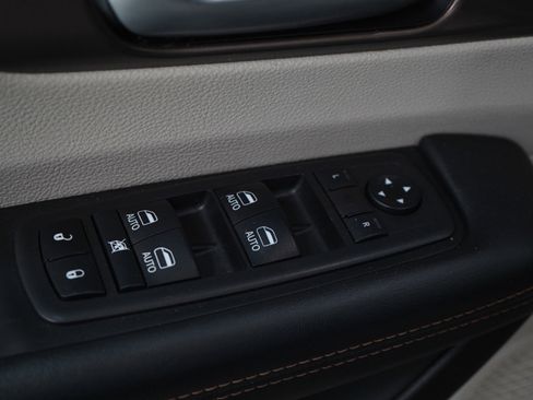 Used 2018 Chrysler Pacifica Touring-L Plus FWD image 24