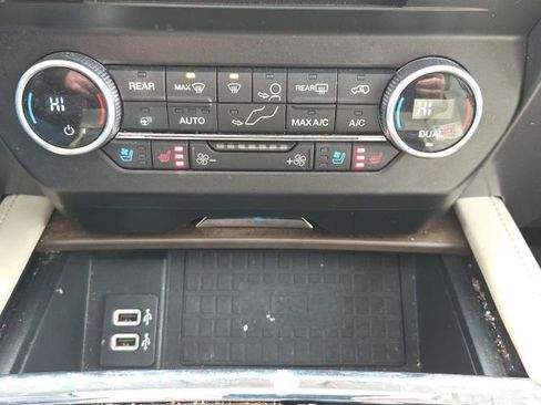 Used 2018 Ford Expedition Platinum image 35