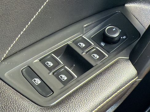 Used 2023 Volkswagen Tiguan SE FWD image 27