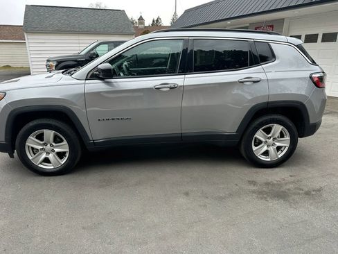 Used 2022 Jeep Compass Latitude AWD/4WD image 3