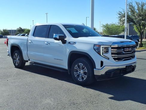 Used 2023 GMC Sierra 1500 SLT w/ X31 Off-Road Package AWD/4WD image 7