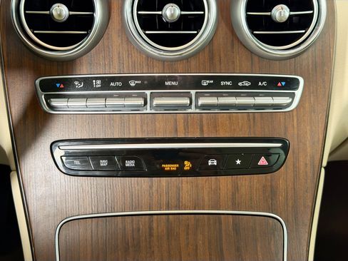 Used 2022 Mercedes-Benz GLC 300 4MATIC image 36