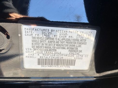 Used 2025 Nissan Versa SV FWD image 27