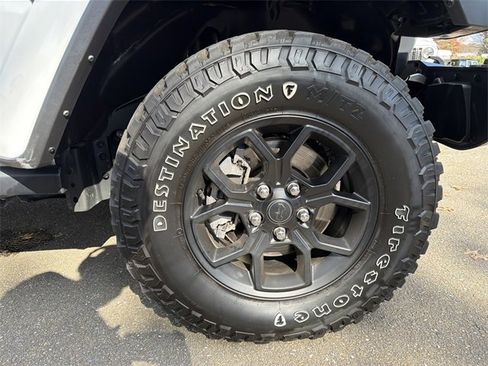 Used 2024 Jeep Gladiator Sport image 14