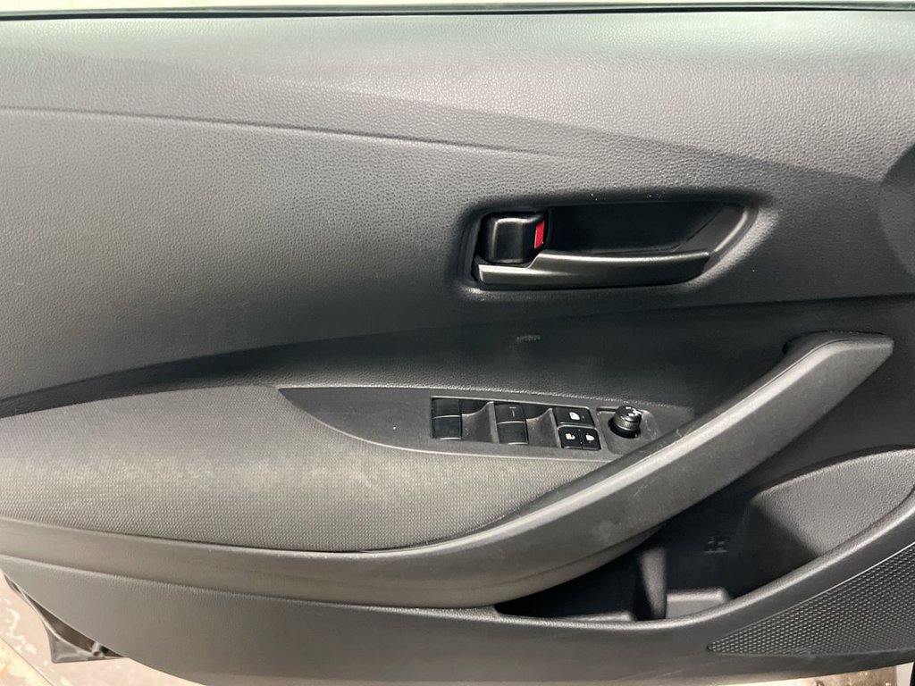 Used 2025 Toyota Corolla LE FWD image 21
