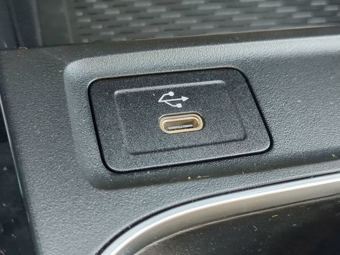 Used 2025 Mercedes-Benz GLA 250 image 9