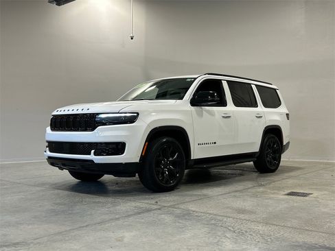 Used 2024 Jeep Wagoneer Series II image 2