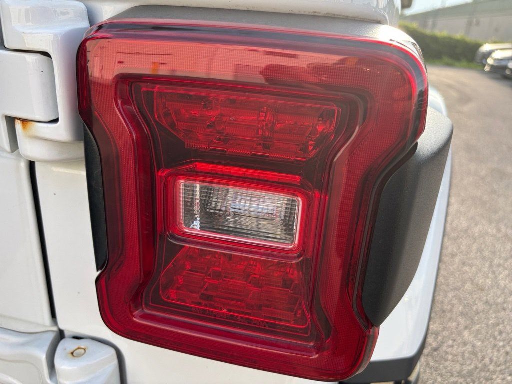 Used 2021 Jeep Wrangler Unlimited Sahara AWD/4WD image 8