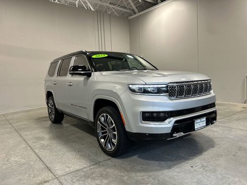 Used 2023 Jeep Grand Wagoneer Series III w/ Rear Seat Video Group 1 image 4