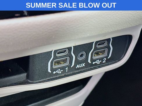 Used 2023 Chrysler Pacifica Touring-L FWD image 21