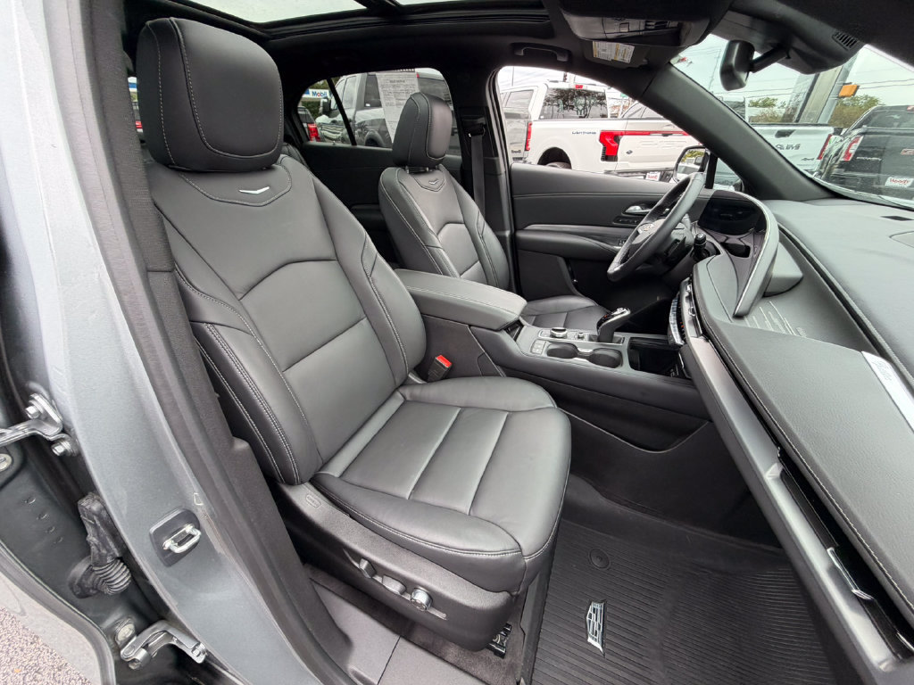 Used 2024 Cadillac XT4 Premium Luxury w/ Cold Weather Package AWD/4WD image 19