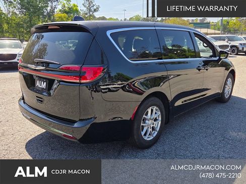New 2026 Chrysler Pacifica Select FWD image 13