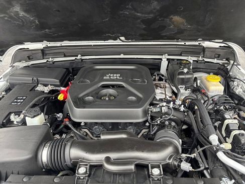 Used 2020 Jeep Wrangler Unlimited Sahara image 25