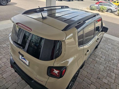 Used 2016 Jeep Renegade Trailhawk w/ Safety & Security Group image 18