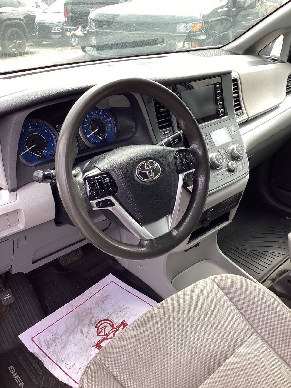 Used 2020 Toyota Sienna L FWD image 16