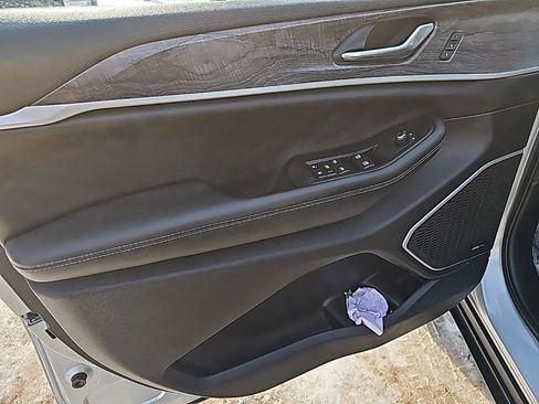 Certified 2022 Jeep Grand Cherokee Limited 4xe w/ Luxury Tech Group II image 17