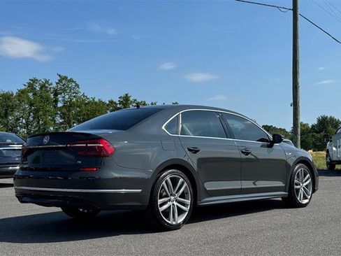 Used 2017 Volkswagen Passat 1.8T R-Line FWD image 9