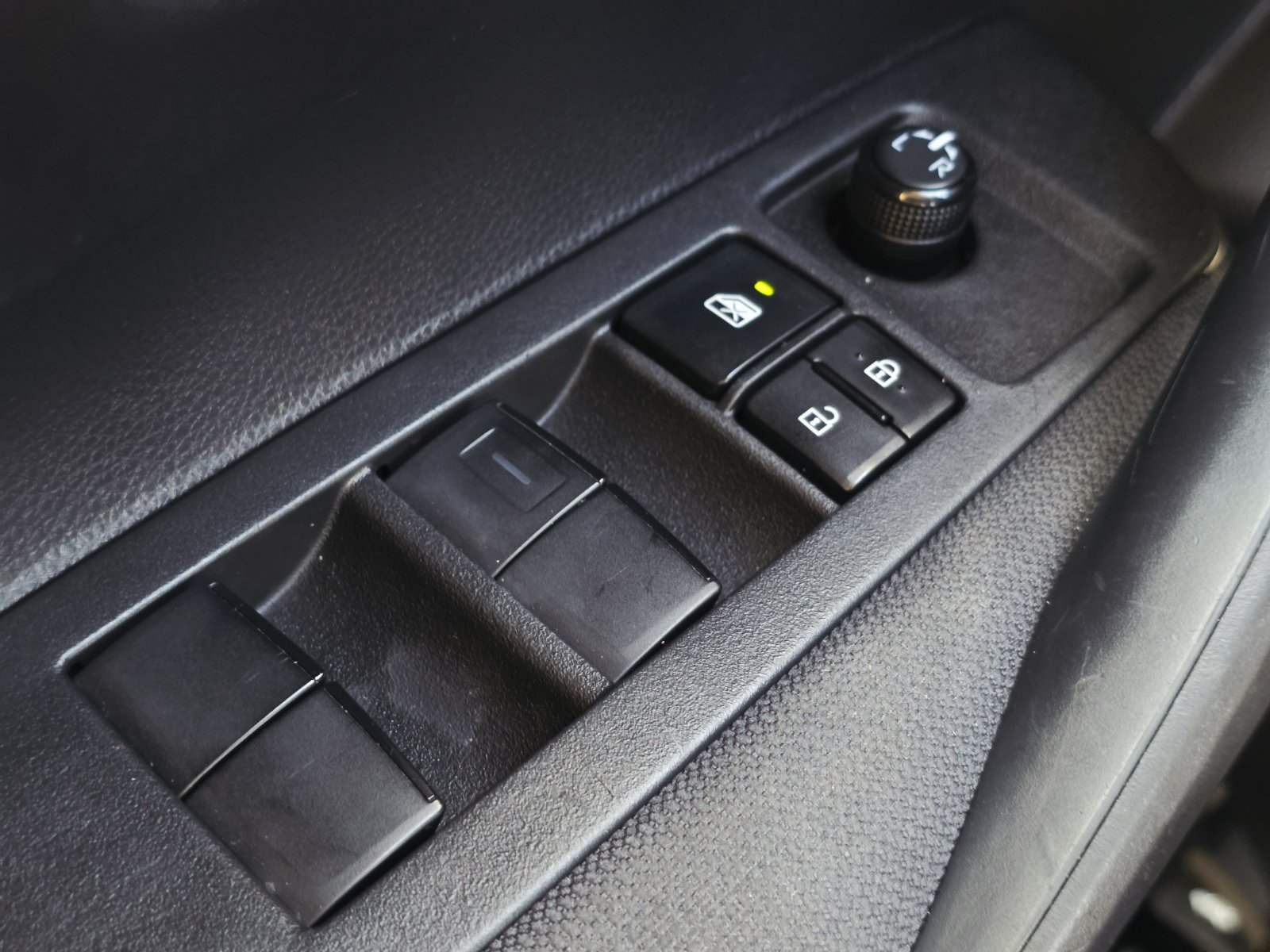 Used 2024 Toyota Corolla LE FWD image 29