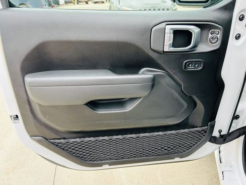 Used 2022 Jeep Wrangler Unlimited Sport AWD/4WD image 6