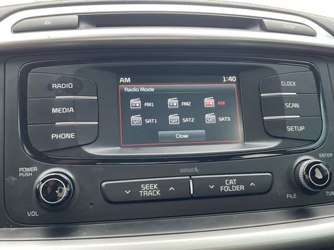 Used 2017 Kia Sorento FWD image 12