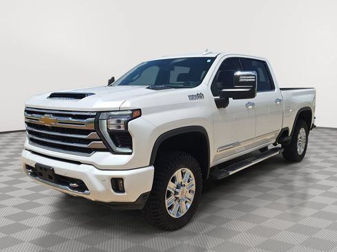 Used 2024 Chevrolet Silverado 2500 High Country w/ High Country Premium Package AWD/4WD image 3