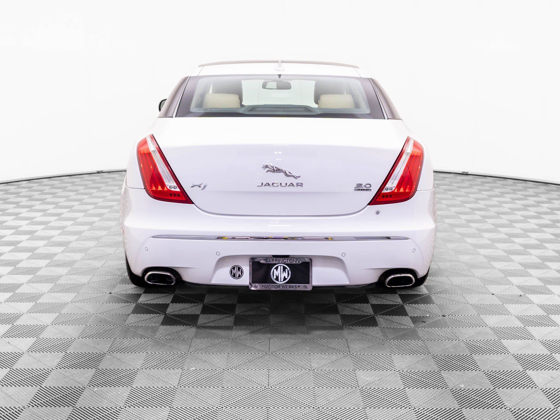 Used 2015 Jaguar XJ AWD image 4