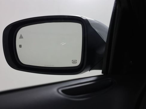 Used 2023 Chrysler 300 C RWD image 17