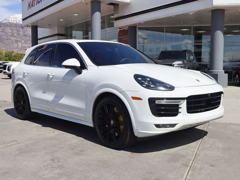 Used 2016 Porsche Cayenne Turbo S image 8