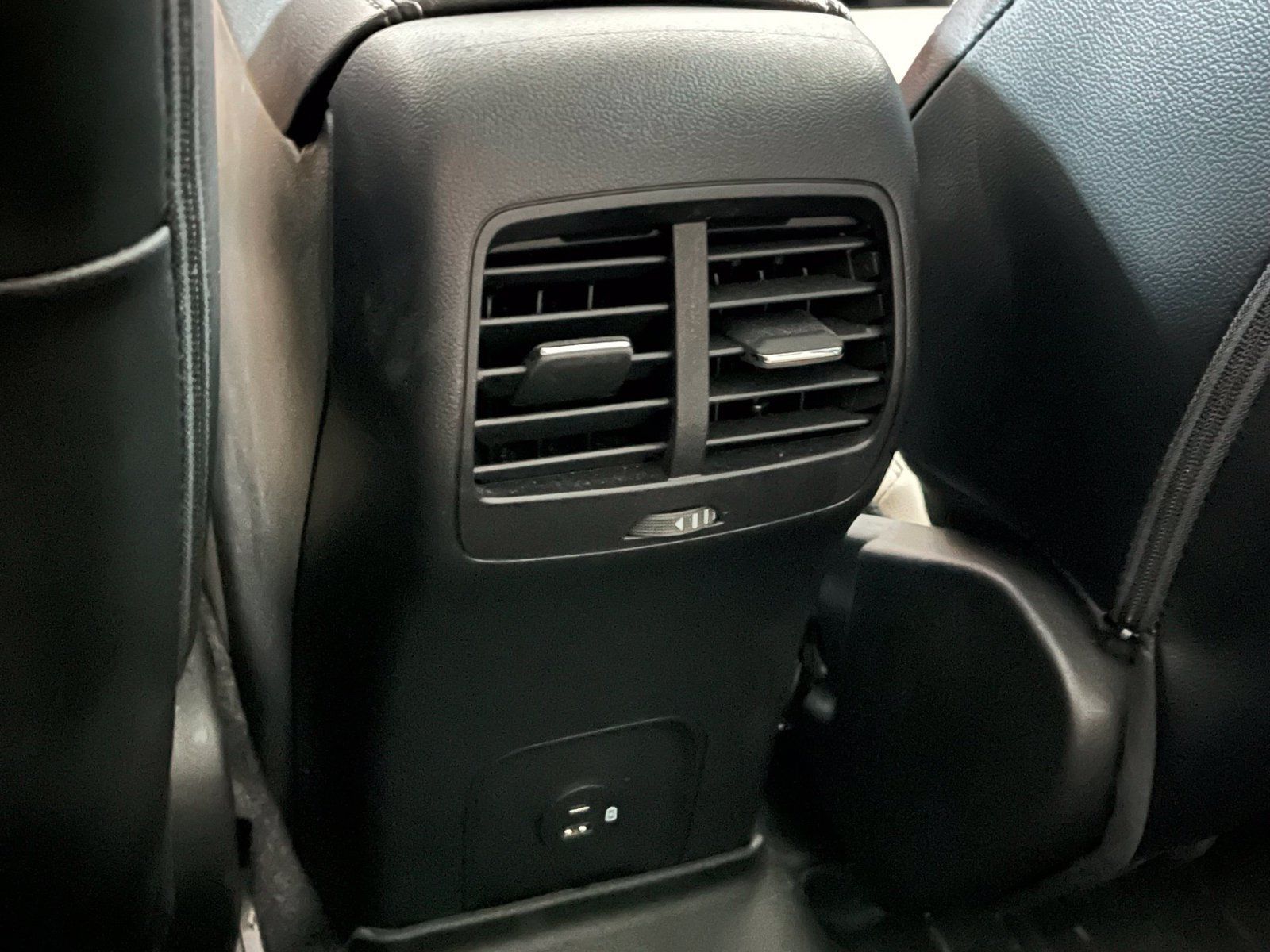 Used 2022 Ford Escape Titanium FWD image 37