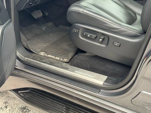 Used 2019 Lexus LX 570 4WD image 25