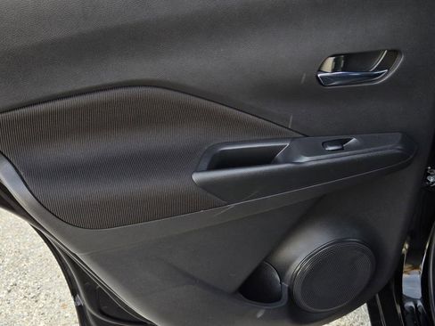 Used 2022 Nissan Kicks SV image 10